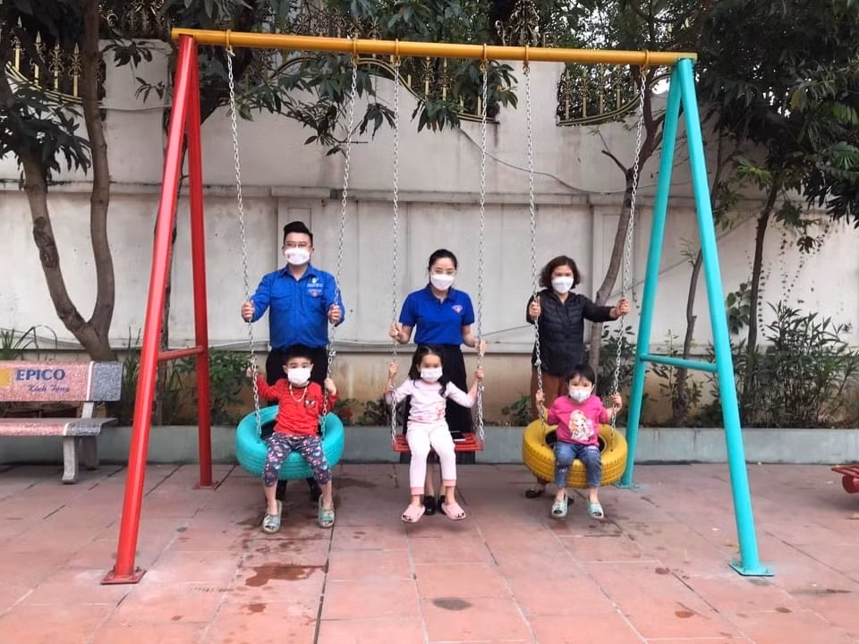 Khu vui chơi công cộng do Đoàn Thanh niên phường Cẩm Thạch (TP Cẩm Phả) tổ chức.