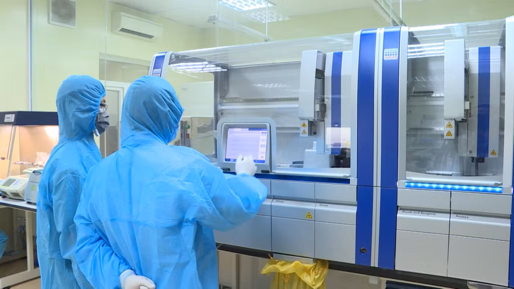Xét nghiệm Covid-19 tại CDC Quảng Ninh.