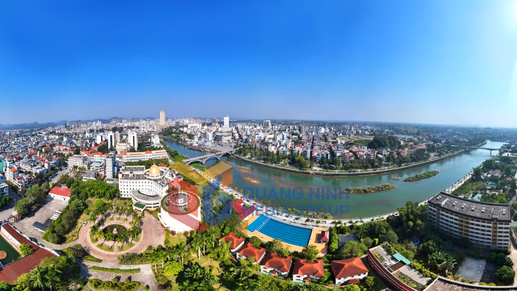 TP Móng Cái nhìn từ trên cao (12-2022). Ảnh Đỗ Phương
