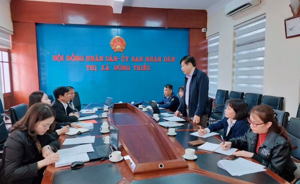 Đoàn kiểm tra làm việc với TX Đông Triều.