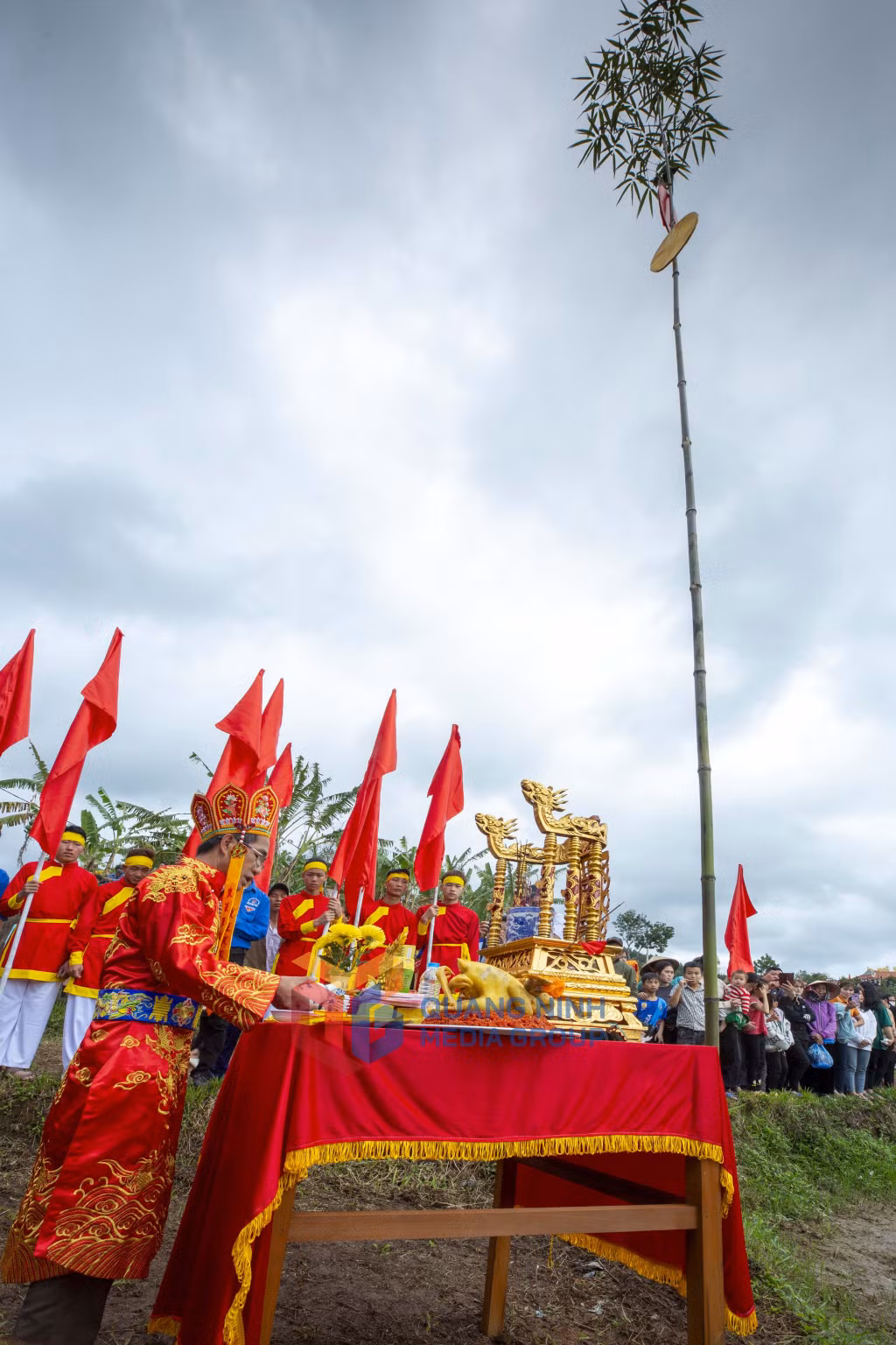 Thầy mo thực hiện lễ cầu mùa (3-2024). Ảnh: Dương Phượng Đại (CTV)