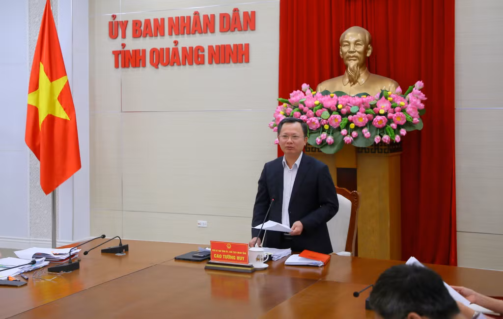 Đồng chí Cao Tường Huy, Phó Bí thư Tỉnh ủy, Chủ tịch UBND tỉnh phát biểu kết luận cuộc họp.