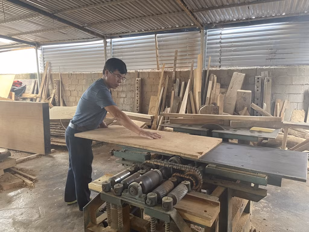 Xưởng sản xuất của anh Bùi Trọng Toán (xã Đông Xá, huyện Vân Đồn) cho lợi nhuận hơn 100 triệu đồng/năm.