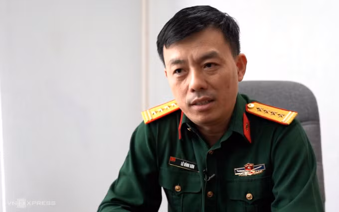TS Lê Đình Sơn chia sẻ về robot Bonbon, ngày 26/3. Ảnh: Minh Minh