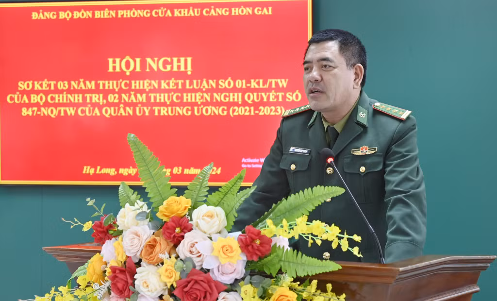 Đại tá Nguyễn Văn Thiềm, Chỉ huy trưởng BĐBP tỉnh phát biểu chỉ đạo tại Đồn BPCK cảng Hoàn Gai.