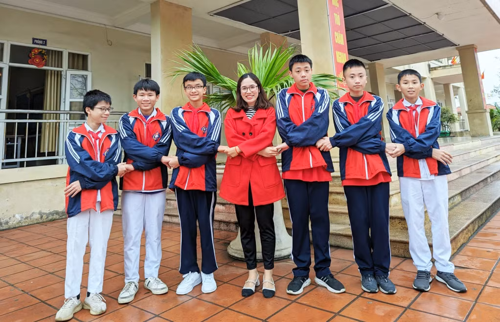 Đội tuyển tin học Trường THCS Nguyễn Trãi, TP Uông Bí.