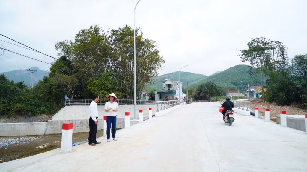 Hạ tầng giao thông được đầu tư đồng bộ đã góp phần thúc đẩy phát triển kinh tế - xã hội các xã vùng DTTS của TP Hạ Long