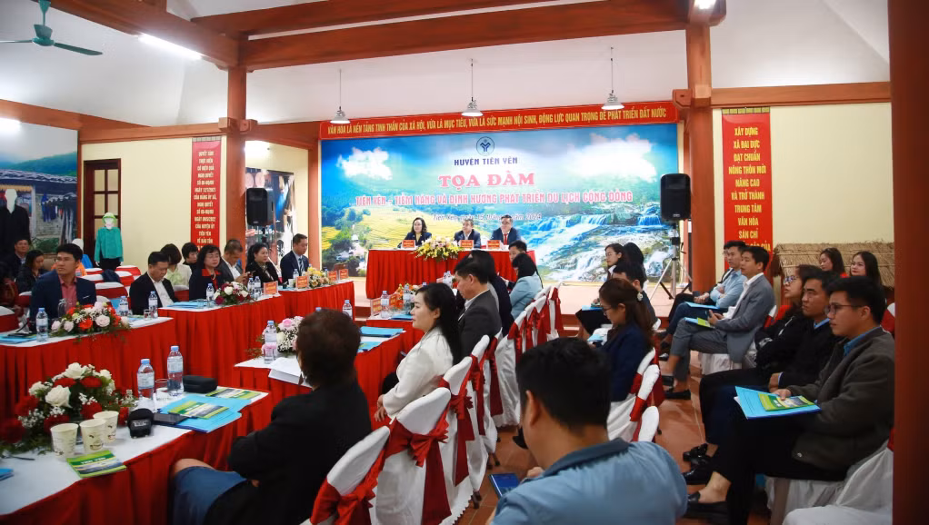 Quang cảnh buổi tọa đàm.