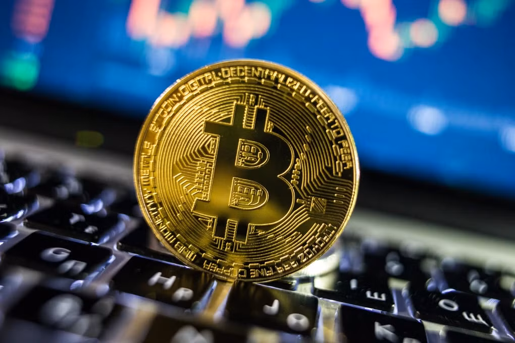 Bitcoin halving là quá trình giảm một nửa phần thưởng khối dành cho các thợ đào Bitcoin (Ảnh: CNBC).