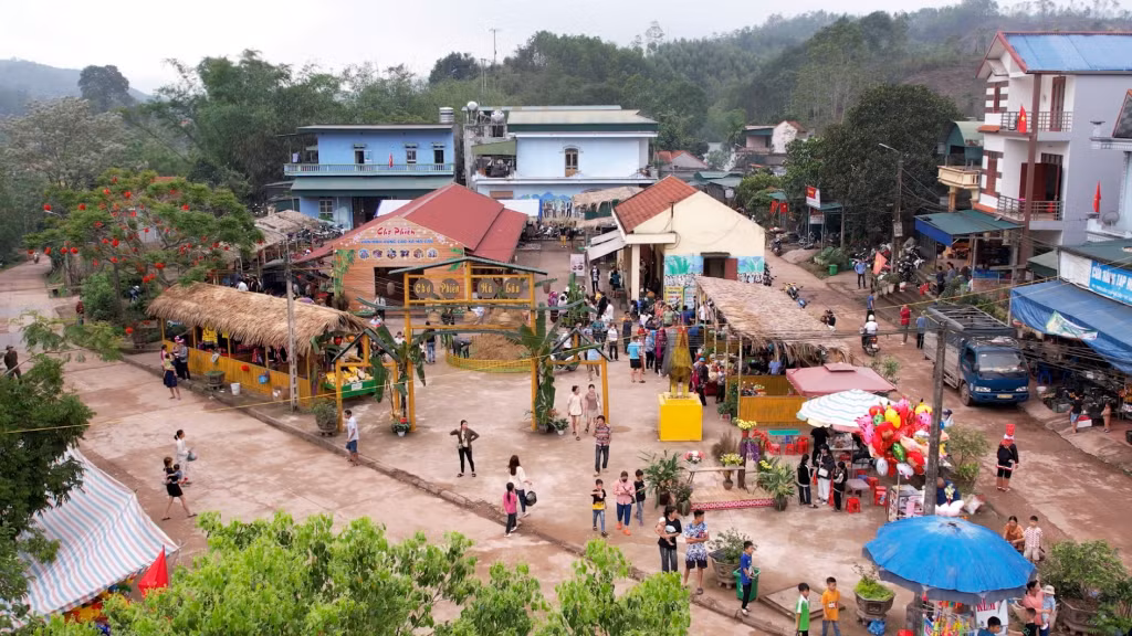 2024-03_Lễ hội văn hóa, thể thao dân tộc Dao xã Hà Lâu- Chợ phiên văn hóa vùng cao Hà Lâu. Ảnh: Xuân Hòa