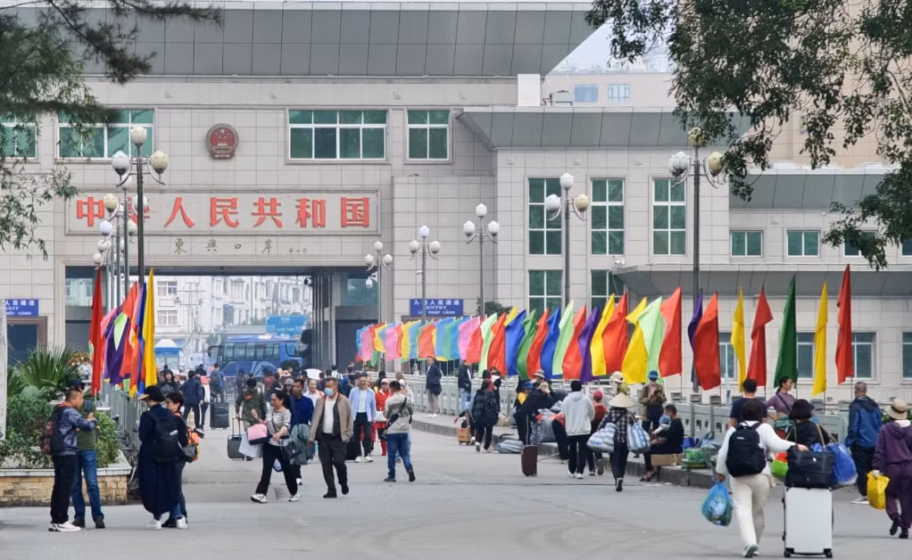 Ngay từ đầu năm 2024, lượng khách du lịch Trung Quốc tới Móng Cái bằng đường bộ đã tăng cao.