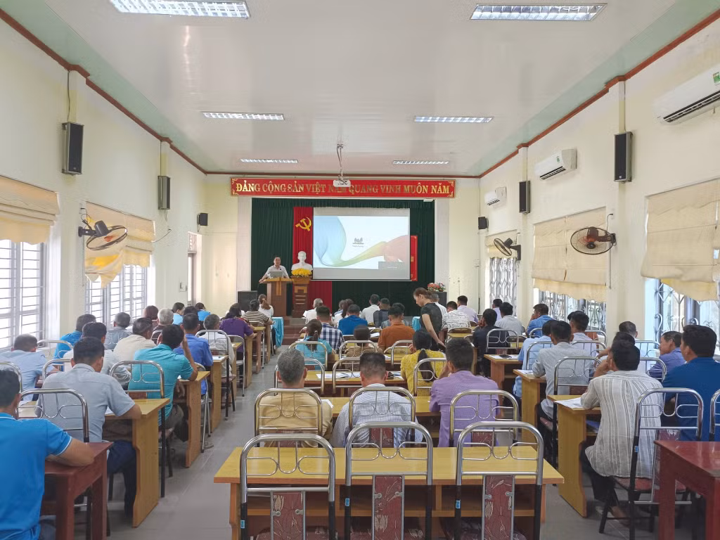 HNH huyện Ba Chẽ tập huấn cho nông dân đưa các sản phẩm lên nền tảng số.