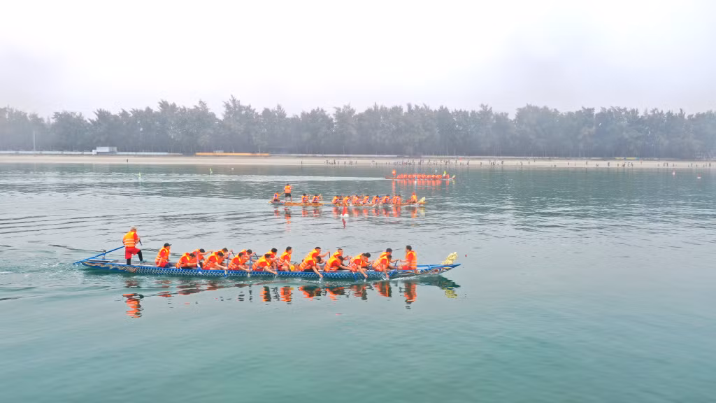 Các đội đua bứt tốc về đích.
