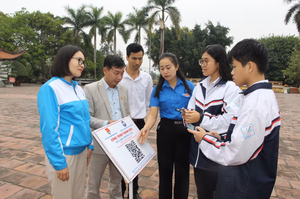 Thị Đoàn Quảng Yên chỉ đạo gắn 15 bảng mã QR thông tin tại các di tích.