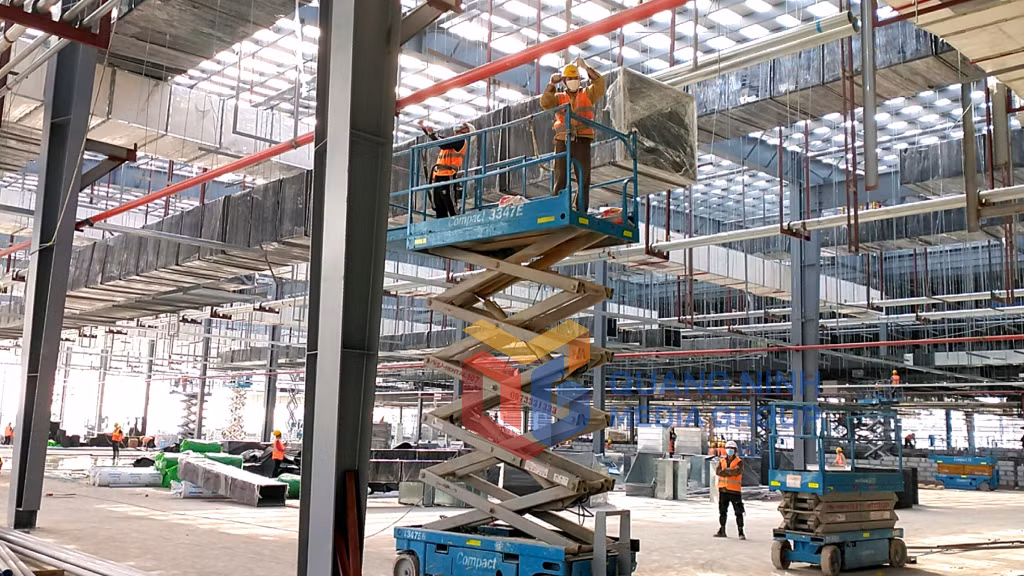 Thi công KCN Sông Khoai (TX Quảng Yên) giai đoạn 1 (12-2021). Ảnh: Hồng Nhung