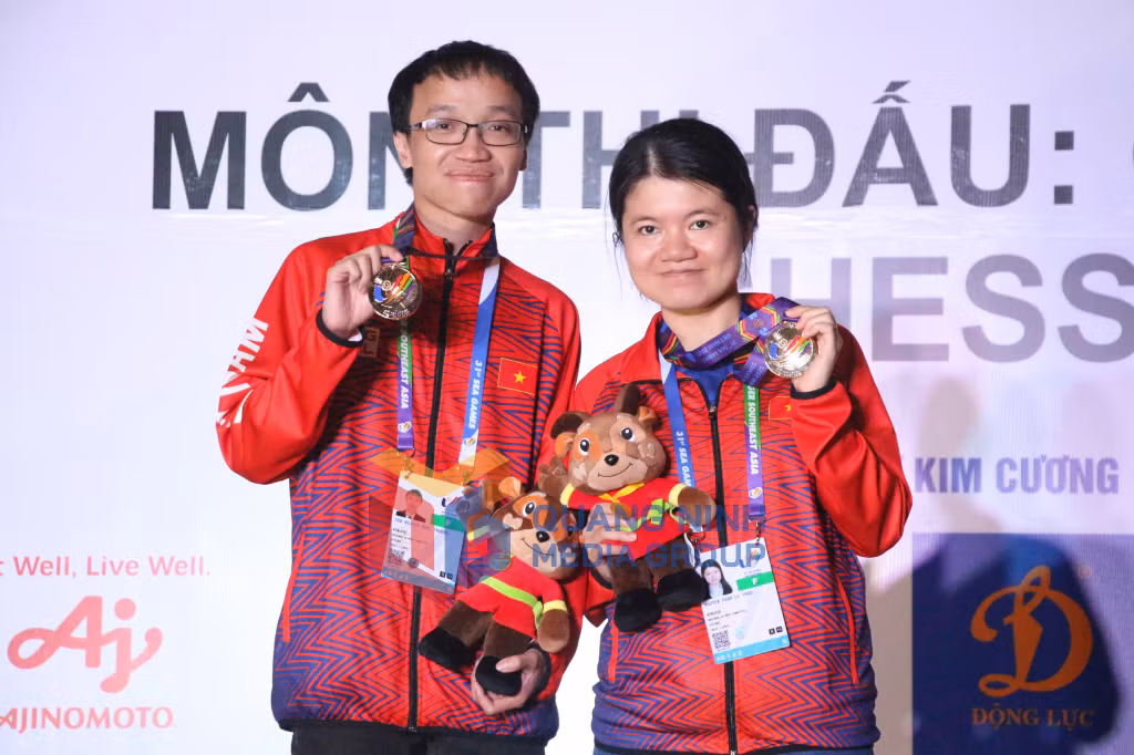 2 vợ chồng kỳ thủ Nguyễn Ngọc Trường Sơn và Phạm Lê Thảo Nguyên cùng mang về 2 huy chương vàng tiếp theo cho cờ vua Việt Nam tại SEA Games 31.