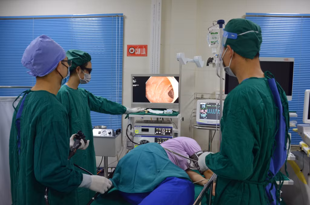 Bệnh viện Bãi Cháy ứng dụng thành công nhiều kỹ thuật mới, chuyên sâu trong nội soi chẩn đoán và nội soi điều trị.