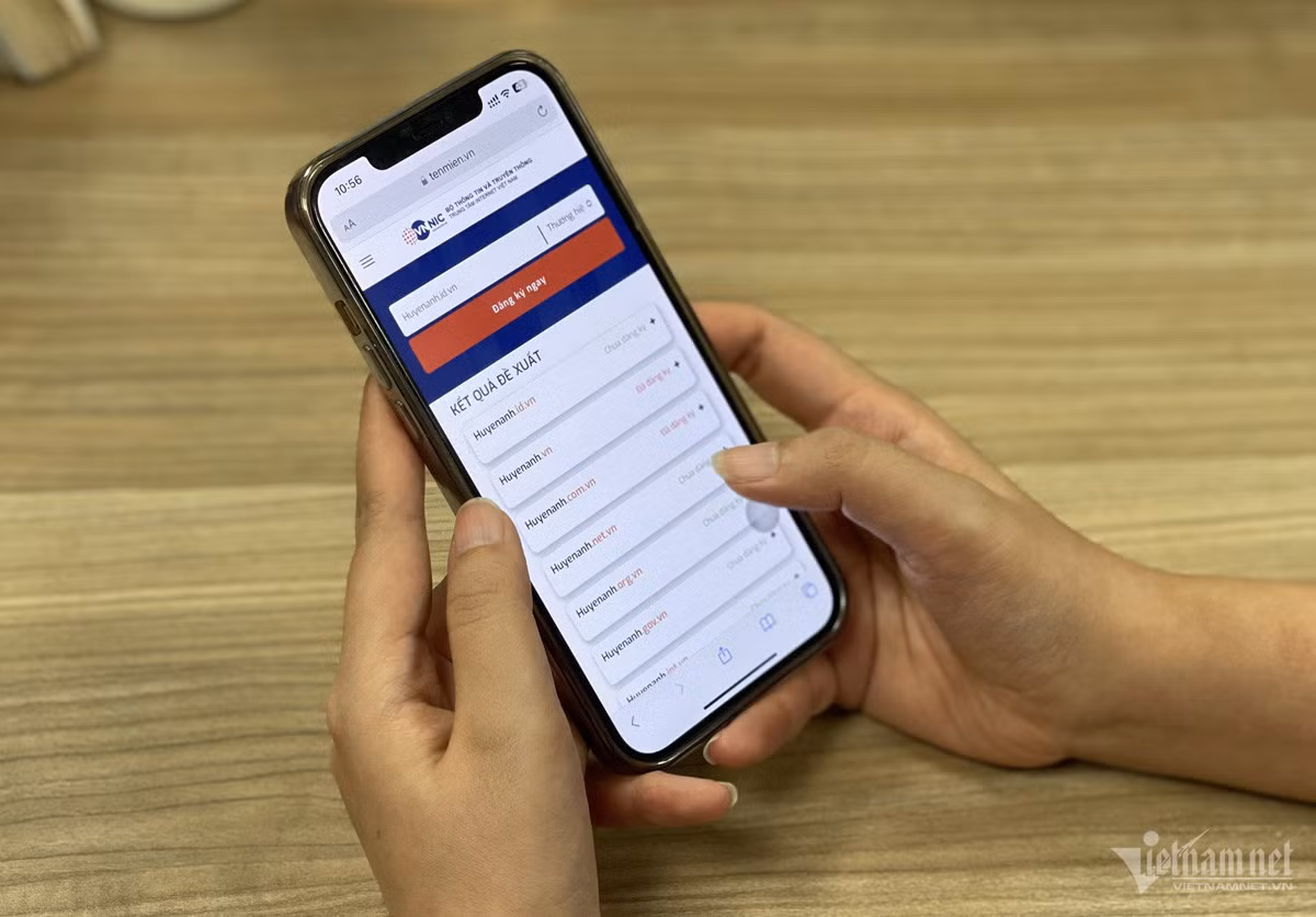Để đăng ký tên miền mới, người dùng truy cập website tenmien.vn và gõ vào thanh công cụ tìm kiếm tên miền, lĩnh vực của mình. (Ảnh minh họa: T.Trang)