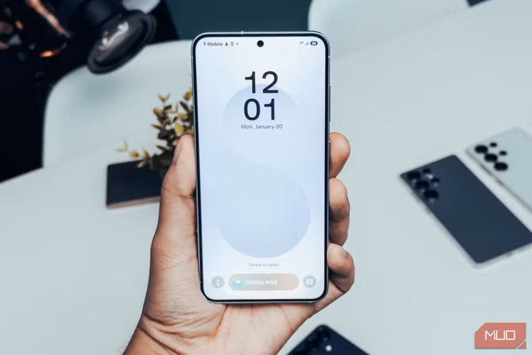Điện thoại Samsung vẫn chạy bền sau nhiều năm nếu biết chăm sóc đúng cách. Ảnh: MUO