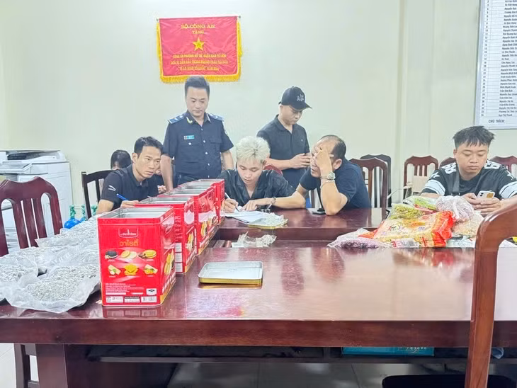 Cơ quan hải quan triệt phá đường dây đóng ma túy lẫn bánh kẹo, vận chuyển từ Thái, Lào vào Việt Nam - Ảnh: Hải quan cung cấp