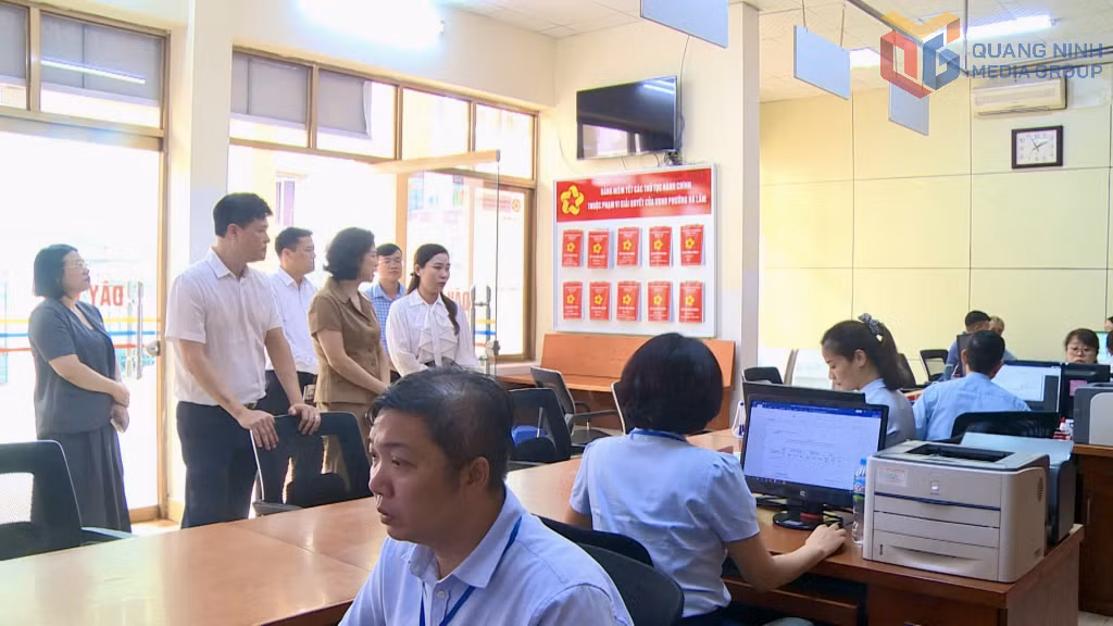 Lãnh đạo TP Hạ Long kiểm tra công tác vận hành chính quyền 2 cấp tại phường Hà Lầm.