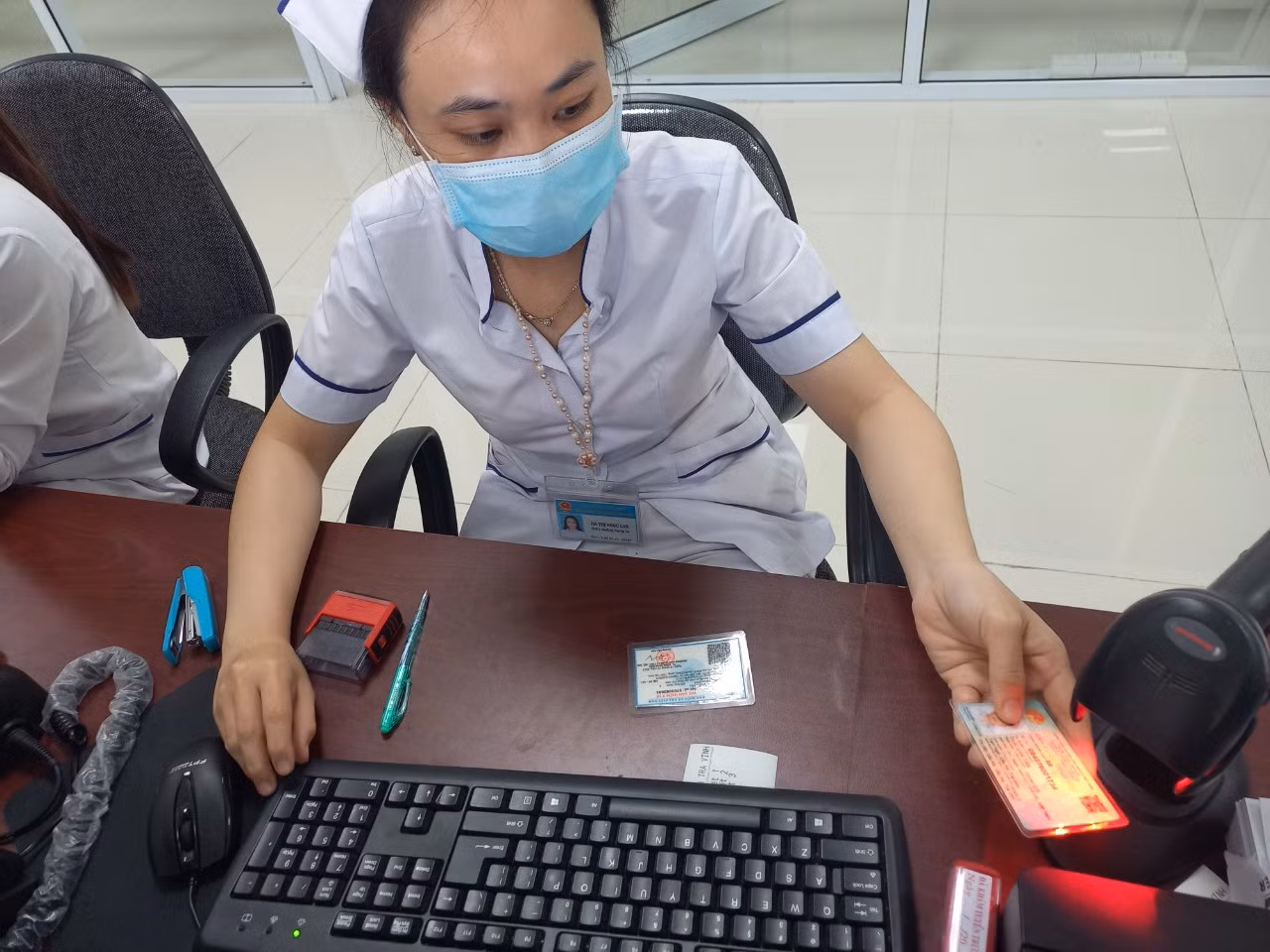 Khám chữa bệnh bằng thẻ CCCD tại Trà Vinh. Ảnh: XC