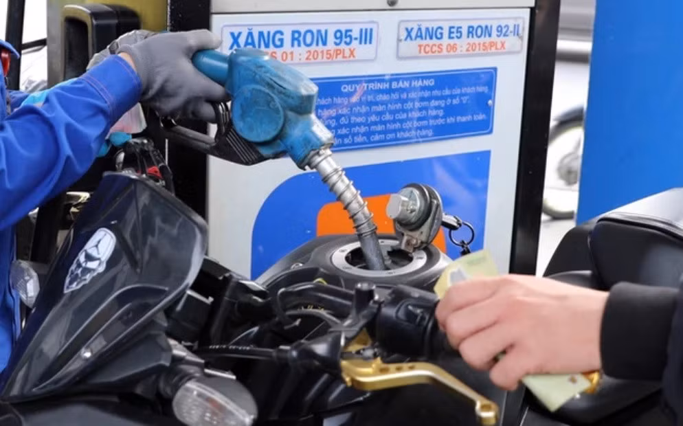 Nước ngọt chịu thuế tiêu thụ đặc biệt, tiếp tục áp thuế với xăng và điều hoà - Ảnh 3.