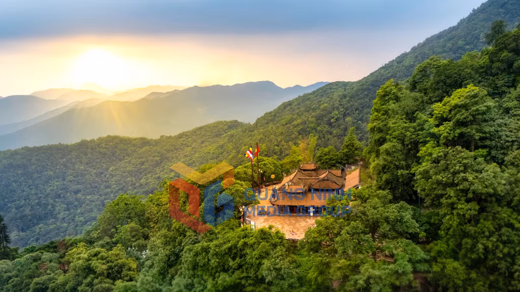 Chùa Hoa Yên rêu phong cổ kính – nơi Phật hoàng từng thuyết pháp và đào tạo thiền sinh (5-2025). Ảnh: Việt Anh