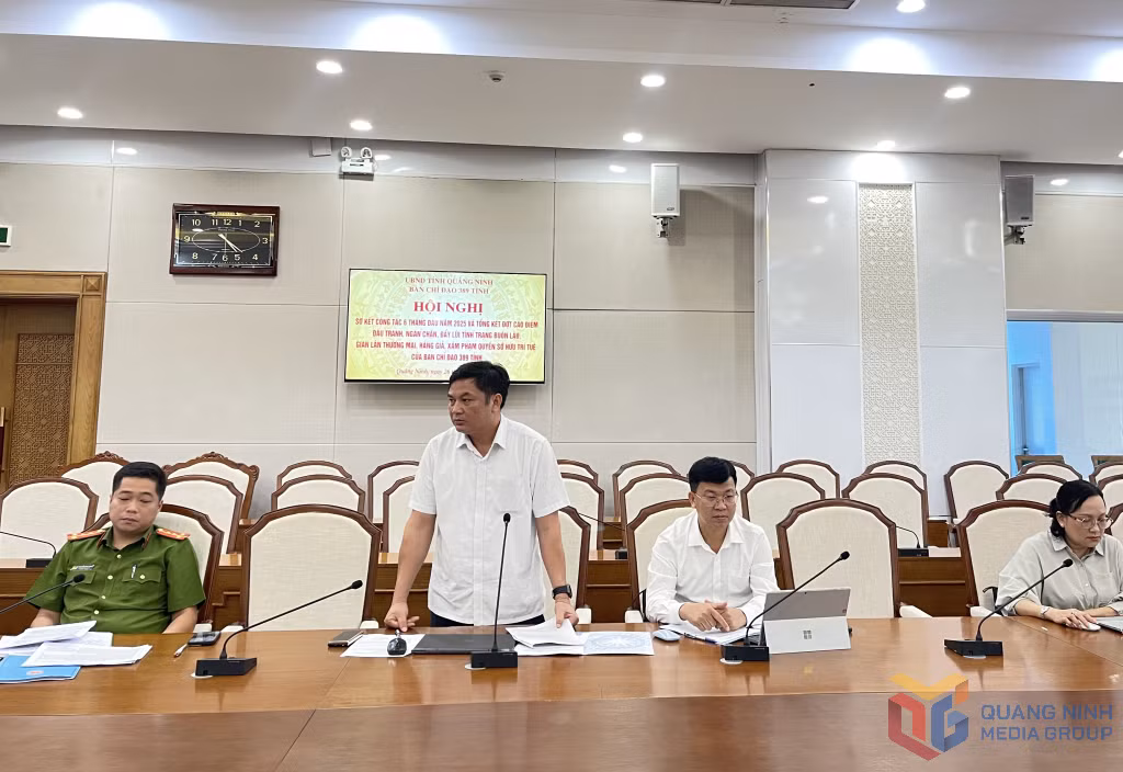 Lãnh đạo TP Móng Cái phát biểu ý kiến tại hội nghị.
