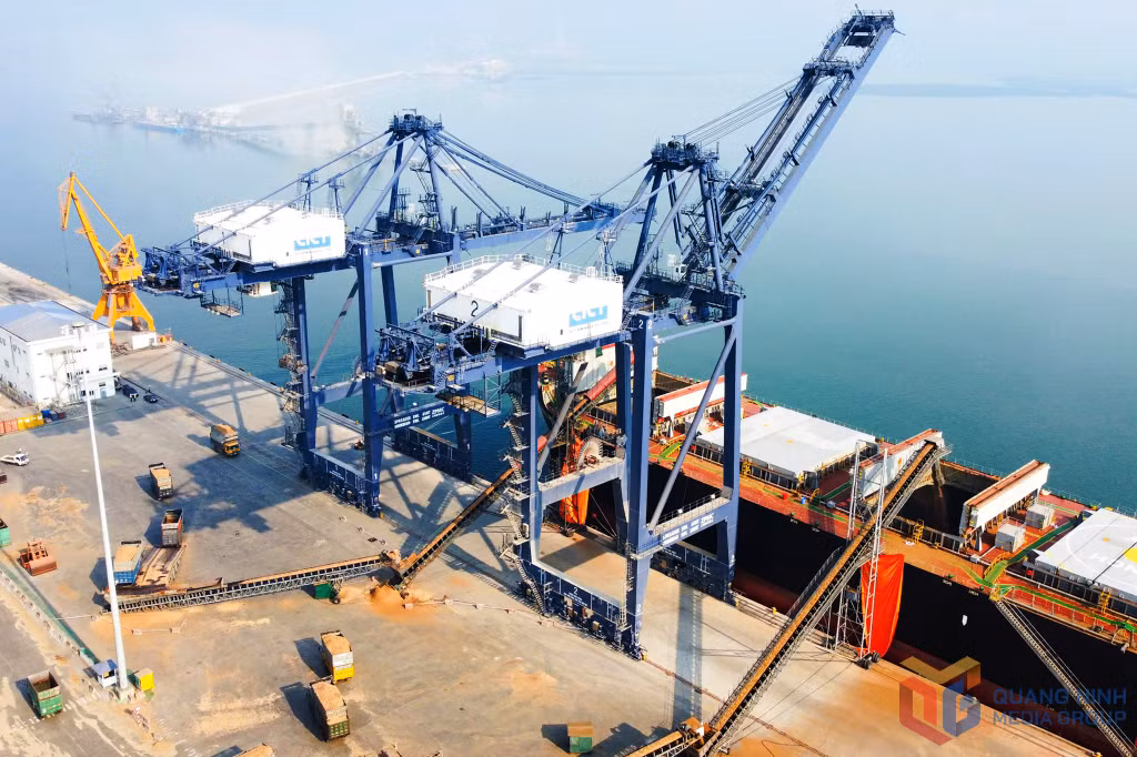 Cảng CICT được đầu tư đồng bộ với cẩu bờ STS loại Panamax.