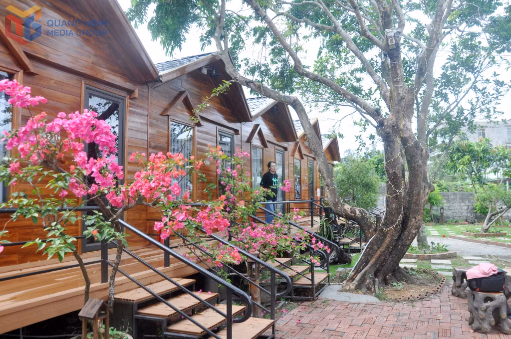 Homestay 368 tại thôn Hải Tiến (xã Đồng Tiến) chú trọng đón cả dòng khách nội địa và khách nước ngoài trong cả năm.