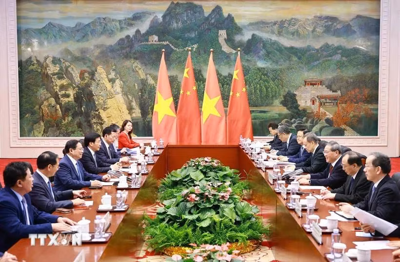 Thủ tướng Phạm Minh Chính hội đàm với Thủ tướng Trung Quốc Lý Cường. (Ảnh: Dương Giang/TTXVN)
