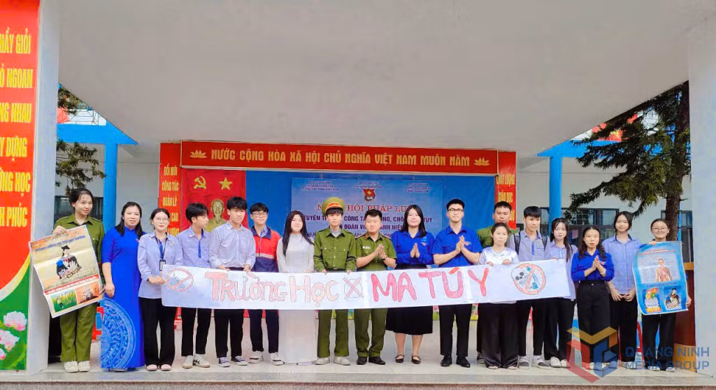 Ngày hội Pháp luật tuyên truyền về công tác phòng, chống ma túy cho đoàn viên, thanh niên tại Trường THPT Trần Quốc Tuấn (TX Quảng Yên).