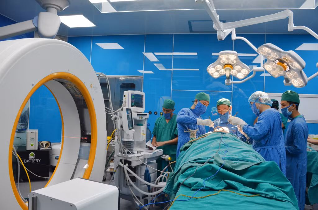 Ứng dụng KHCN trong chăm sóc sức khỏe cho người dân tại Bệnh viện Bãi Cháy. Ảnh: Bệnh viện Bãi Cháy.
