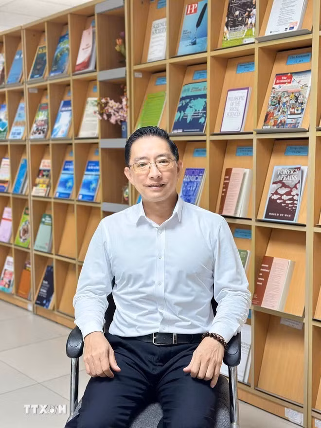 Phó Giáo sư, Tiến sỹ Vũ Hùng Cường, Viện trưởng Viện Thông tin Khoa học xã hội, Viện Hàn lâm Khoa học xã hội Việt Nam đề xuất Bộ Khoa học và Công nghệ cần phát huy vai trò "nhạc trưởng" trong chuyển đổi số quốc gia. (Ảnh: Diệu Thúy/TTXVN)