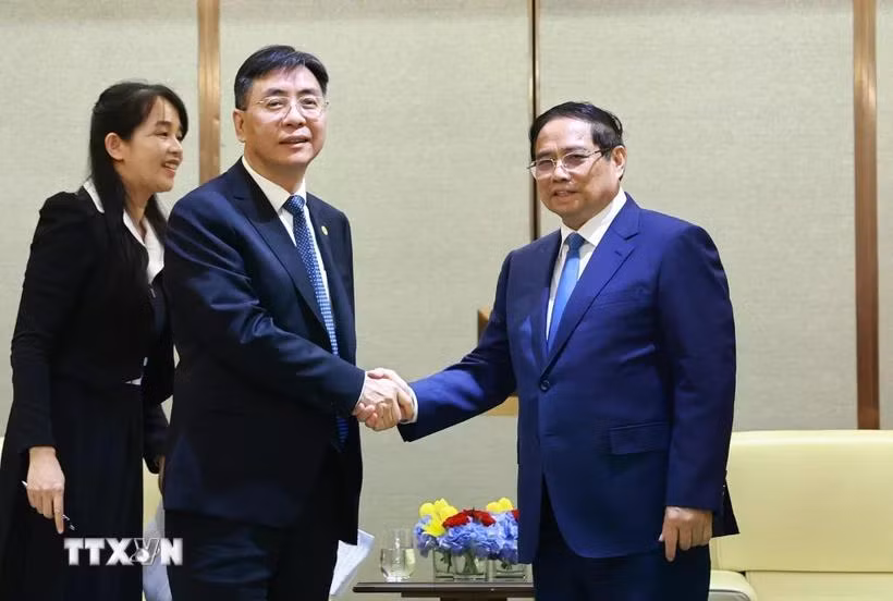 Thủ tướng Phạm Minh Chính tiếp ông Shen Bo, Tổng giám đốc Tập đoàn COMAC. (Ảnh: Dương Giang/TTXVN)