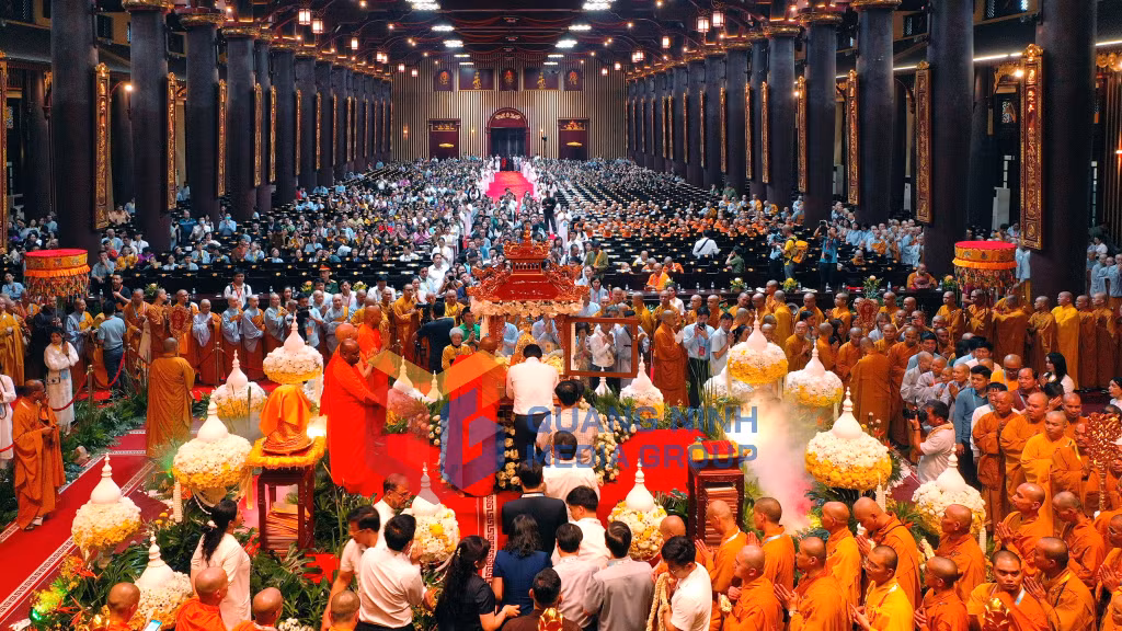 Lễ cung nghinh, an vị được Ban Trị sự Giáo hội Phật giáo tỉnh Quảng Ninh tổ chức với nghi lễ trang trọng, linh thiêng bậc nhất từ trước đến nay. Ảnh: Trung tâm Truyền thông tỉnh Quảng Ninh