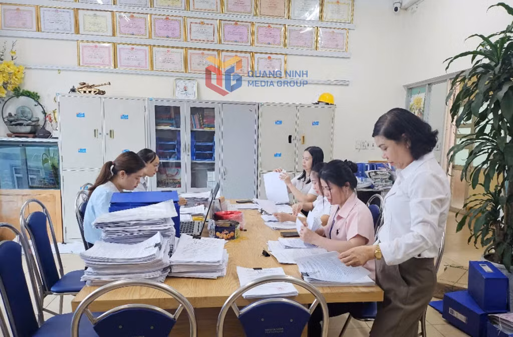 Phường Cẩm Thủy (TP Cẩm Phả) tập trung chỉnh lý hồ sơ, tài liệu, phục vụ công tác lưu trữ trước khi vận hành mô hình chính quyền địa phương 02 cấp.