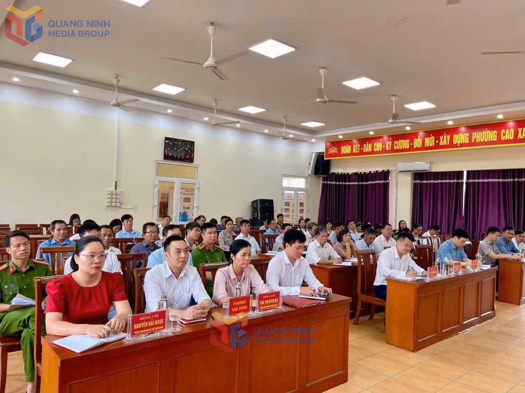 Đảng ủy 2 phường Cao Xanh và Hà Khánh tổ chức hội nghị tuyên truyền, quán triệt, triển khai các văn bản chỉ đạo của Trung ương, Tỉnh ủy và Thành ủy Hạ Long về công tác đại hội đảng các cấp nhiệm kỳ 2025-2030. Ảnh: Hoàng Nga