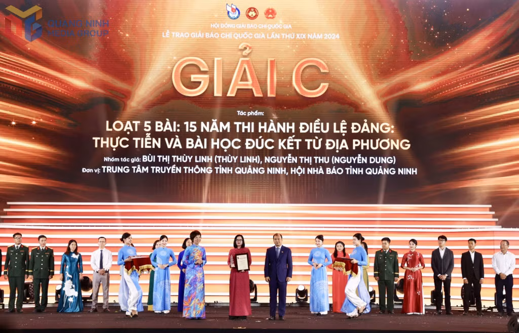 Loạt 5 bài “15 năm thi hành Điều lệ Đảng: Thực tiễn và bài học đúc kết từ địa phương” của nhóm tác giả: Bùi Thị Thùy Linh, Nguyễn Thị Thu - Trung tâm Truyền thông tỉnh Quảng Ninh vinh dự đạt giải C.