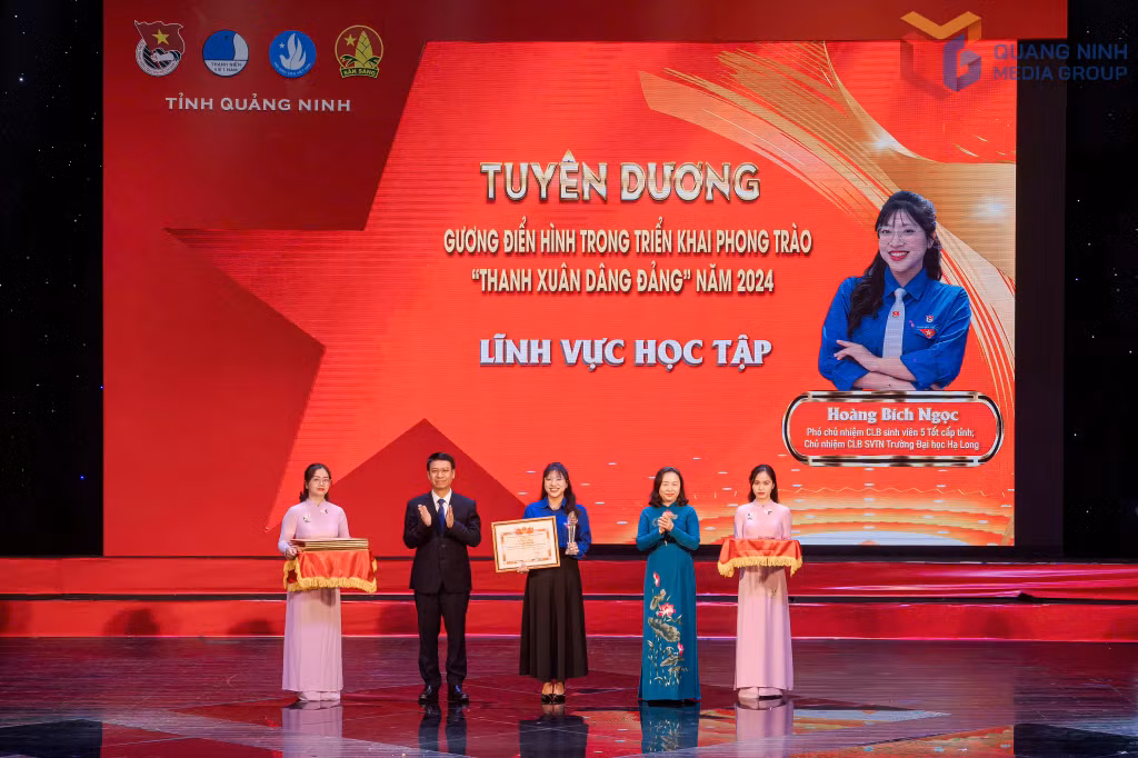 Bích Ngọc được tuyên dương trong phong trào 