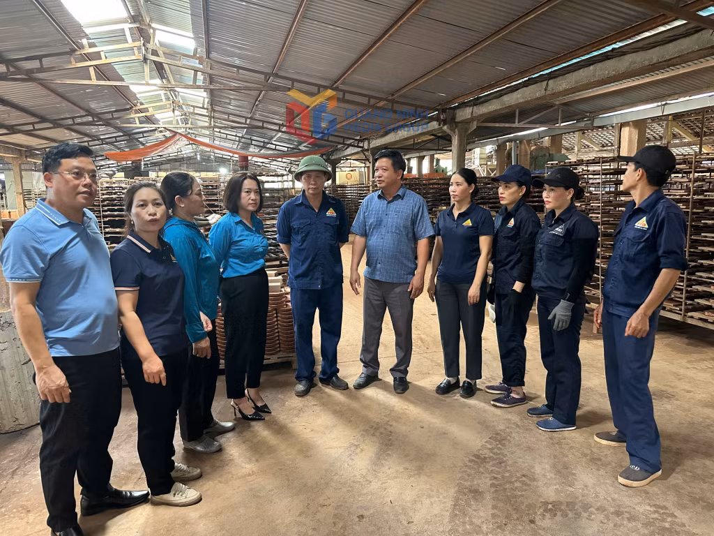 Lãnh đạo và công đoàn Công ty CP xây dựng gốm Giếng Đáy Quảng Ninh luôn quan tâm cải thiện điều kiện làm việc cho người lao động.