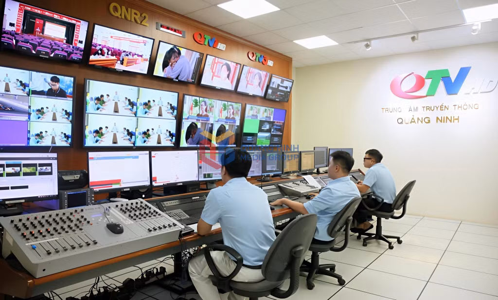Phòng Tổng khống chế của Trung tâm Truyền thông tỉnh có nhiệm vụ kiểm soát phát sóng và truyền dẫn toàn bộ các kênh truyền hình, phát thanh trên các hạ tầng.