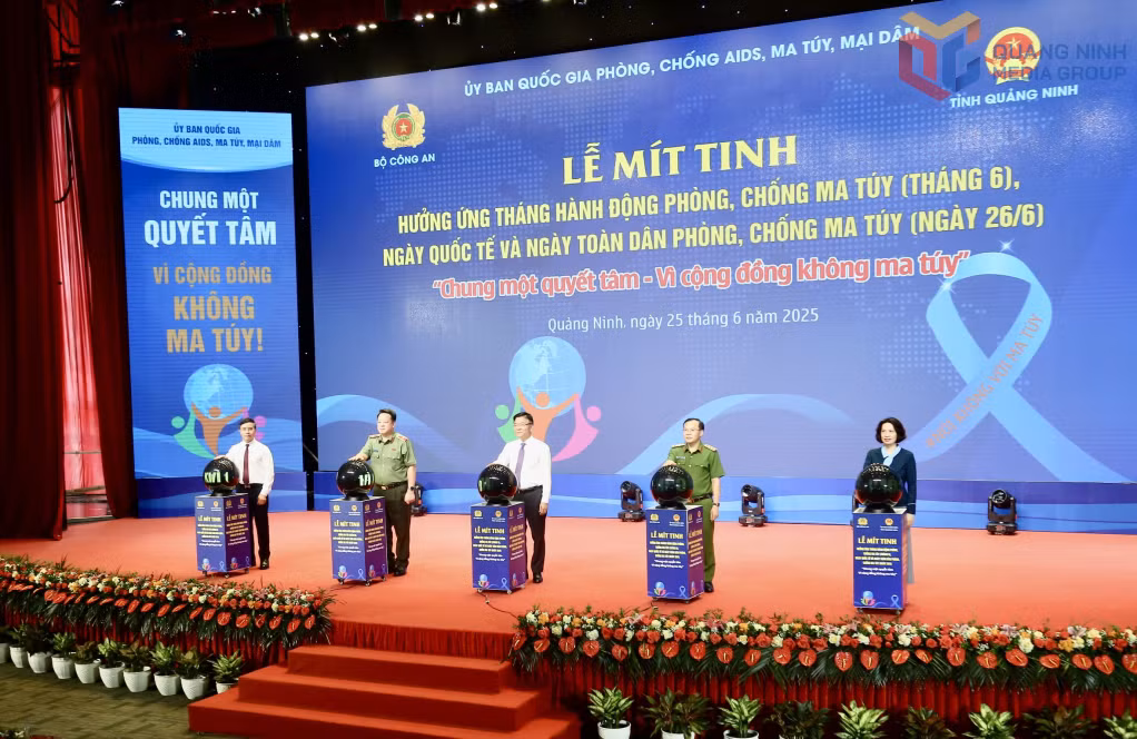 Phó Thủ tướng Chính phủ cùng các đại biểu phát động Lễ Mít tinh hưởng ứng Tháng hành động phòng, chống ma túy, Ngày quốc tế và Ngày toàn dân phòng, chống ma túy năm 2025.