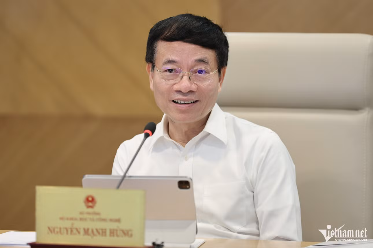 Bộ trưởng Nguyễn Mạnh Hùng đề nghị cần tăng cường sử dụng AI giảm tải công việc cho cán bộ cấp xã. Ảnh: Lê Anh Dũng