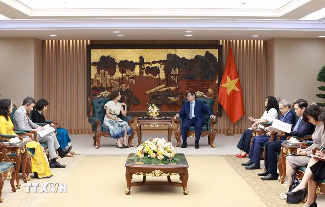 Thủ tướng Phạm Minh Chính tiếp bà Audrey Azoulay, Tổng Giám đốc UNESCO. (Ảnh: Dương Giang/TTXVN)