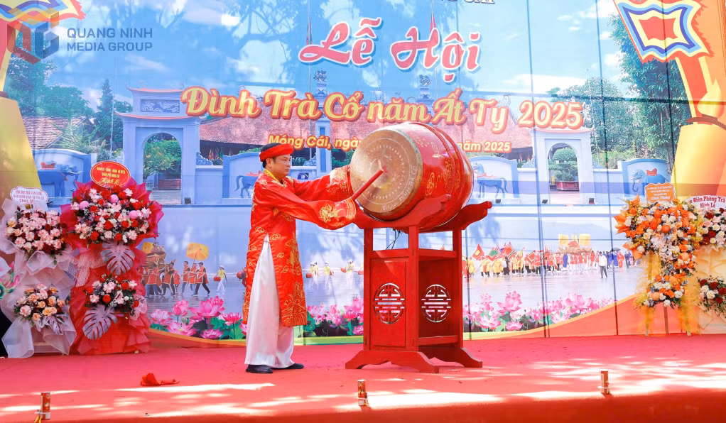 Lãnh đạo TP Móng Cái gióng trống khai hội Đình Trà Cổ năm 2025
