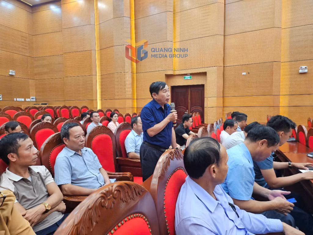 Quang cảnh hội nghị lấy ý kiến vào Dự thảo sửa đổi, bổ sung Hiến pháp năm 2013 do Ủy ban MTTQ TP Hạ Long tổ chức.