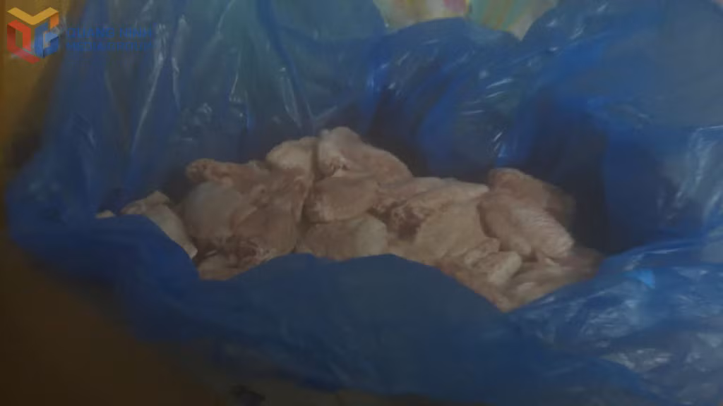 Nhiều hàng hóa là thực phẩm khác không được bảo quản theo đúng quy định về điều kiện an toàn vệ sinh thực phẩm.
