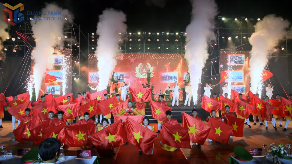 Chương trình giao lưu - nghệ thuật "Chung một quyết tâm - Vì cộng đồng không ma túy" do Bộ Công an và UBND tỉnh Quảng Ninh phối hợp tổ chức.